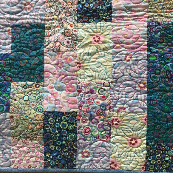 Quilt or Throw handmade SIZE 66" X 56 Beautiful - Picture 1 of 6